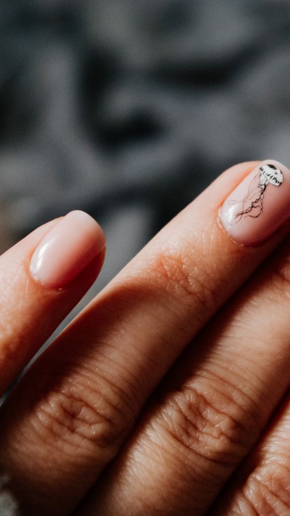Manicure con nail art